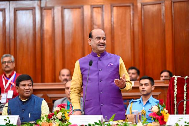 पश्चिम बंगाल को एक बार फिर राष्ट्र को दिशा देने का दायित्व निभाना चाहिए : लोक सभा अध्यक्ष
