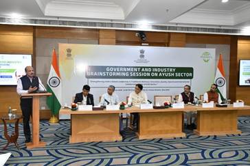 नई दिल्ली में आयोजित सरकारी-उद्योग संवाद में आयुष उत्पादों की गुणवत्ता, निर्यात, नवाचार और वैश्विक प्रतिस्पर्धा बढ़ाने पर हुई व्यापक चर्चा